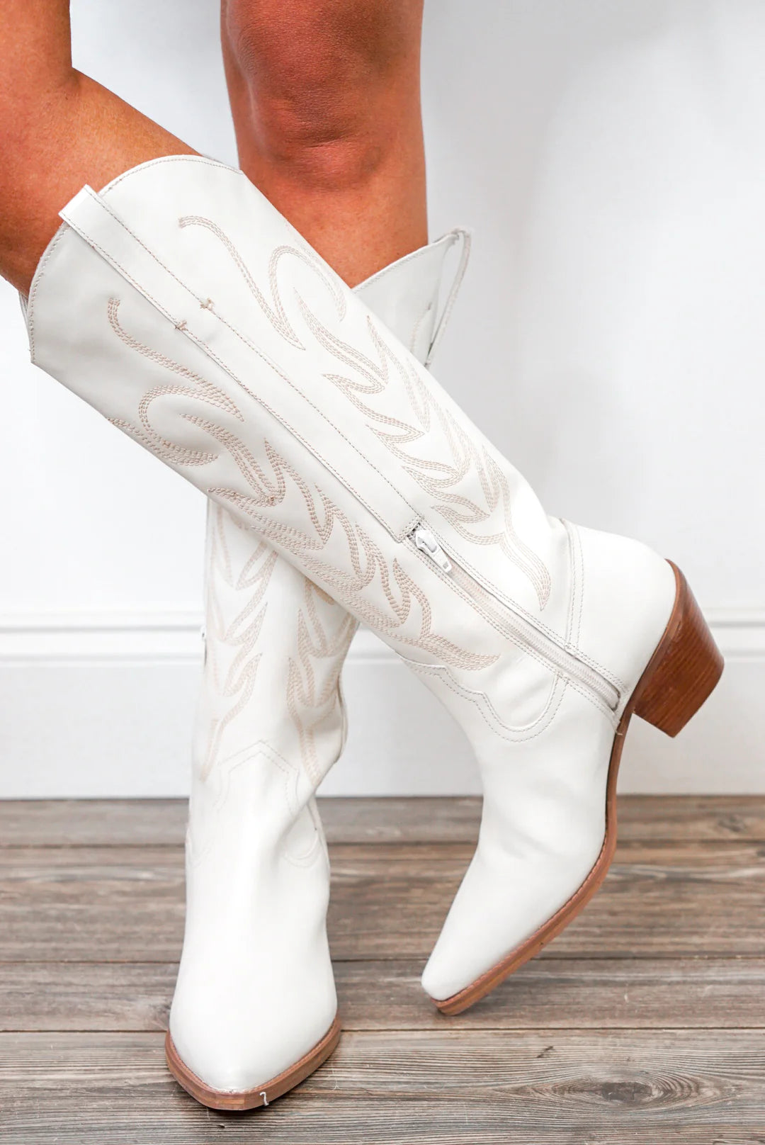 Women's Jumpsuits with Wide CollarMatisse Agency Ivory Western Boots